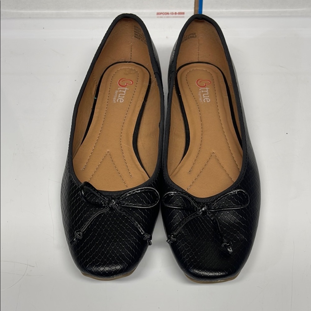 - Bare-traps B True Black Flats with Bow Detail size 7.5
